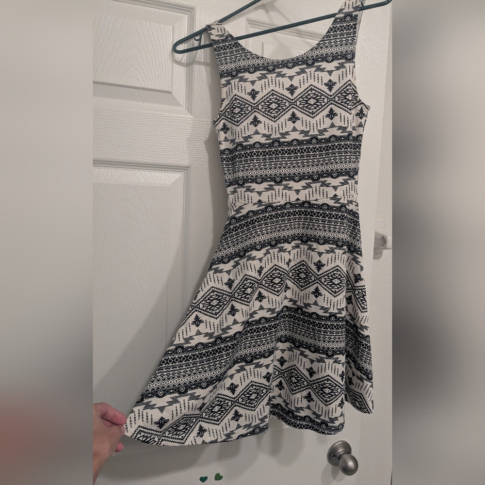 H&M Black and White Patterned Midi Dress